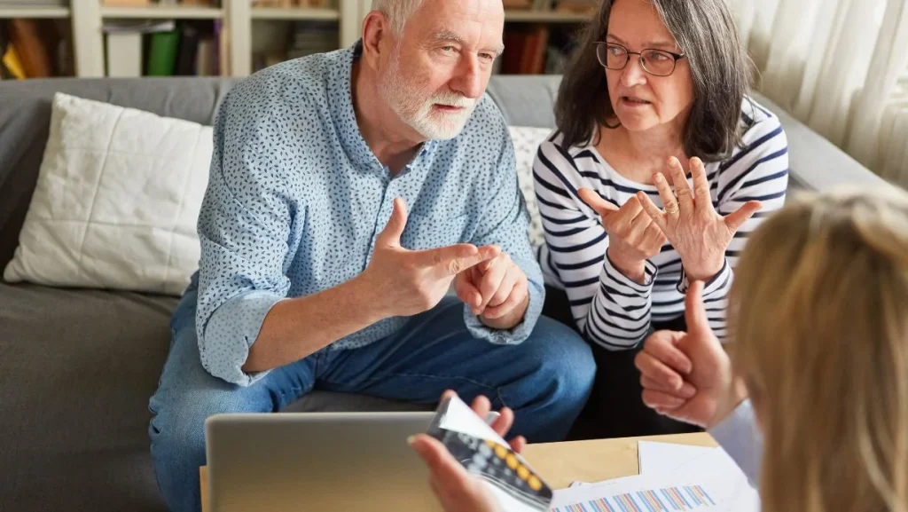 seniors-and-financial-advisors-calculate-retirement-plan