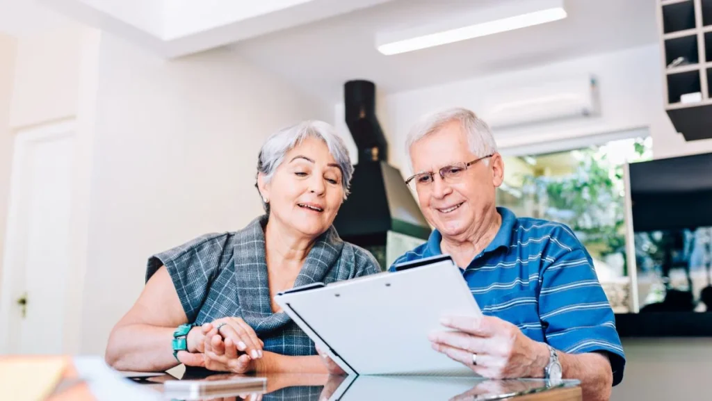 senior-couple-planning-their-retirement