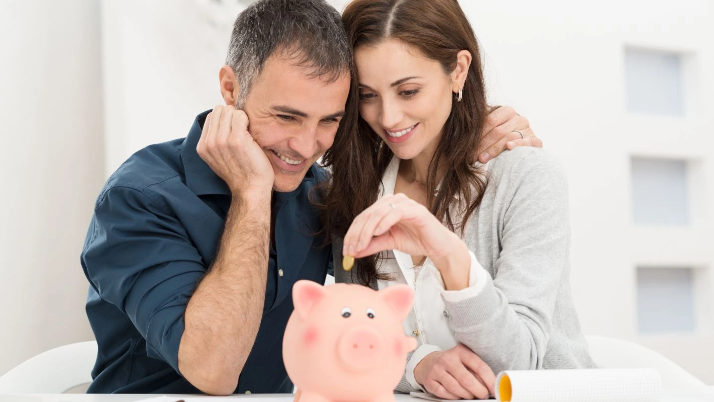 couple-saving-money