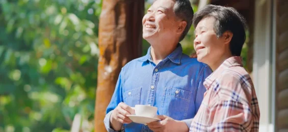 Asian-retired-couple-enjoy-travel